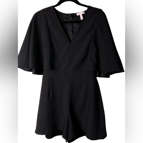 Leith Black Flutter Sleeve V Neck Romper Size Small - Picture 1 of 6